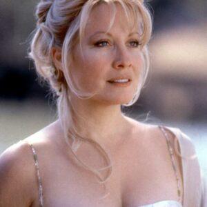 The Extraordinary Transformation of Linda Kozlowski: From Stardom to Serenity