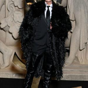 Linda Evangelista’s Over-Sized Fur Coat at Paris Fashion Week