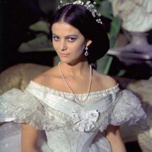 The Sovereign of the Screen: How Claudia Cardinale Outmaneuvered Hollywood to Become a Cinematic Legend